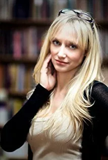 Лина Льюис